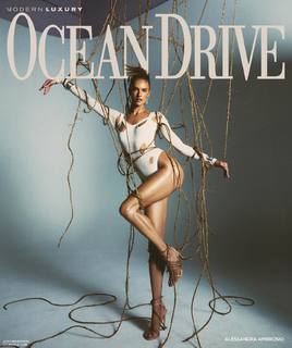 Alessandra Ambrosio feet photo thumbnail