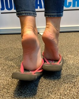 Kyle Unfug feet photo thumbnail