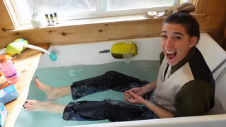 Rachel Ballinger feet photo thumbnail