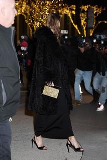 Taylor Swift feet photo thumbnail