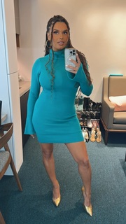 Joy Taylor feet photo thumbnail