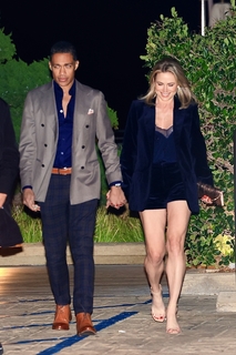 Amy Robach feet photo thumbnail