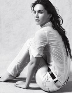 Megan Fox feet photo thumbnail