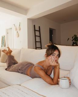 Vale Genta feet photo thumbnail