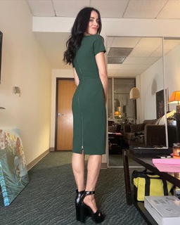 Abigail Spencer feet photo thumbnail