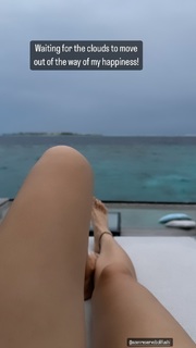 Taapsee Pannu feet photo thumbnail