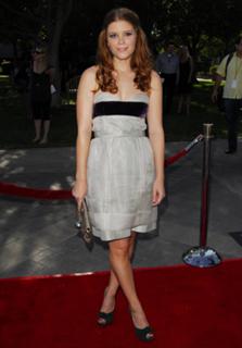 Kate Mara feet photo thumbnail