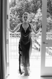 Elizabeth Olsen feet photo thumbnail