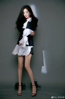 Mi Yang feet photo thumbnail