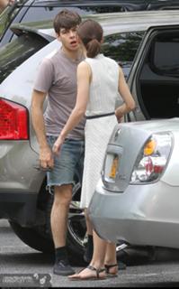 Keira Knightley feet photo thumbnail