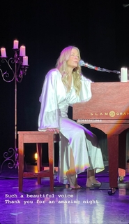 LeAnn Rimes feet photo thumbnail
