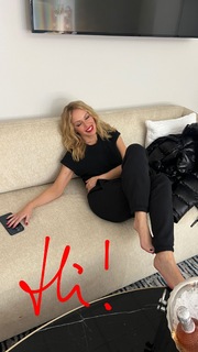 Kylie Minogue feet photo thumbnail