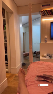 Kéfera Buchmann feet photo thumbnail