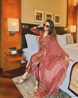 Anushka Sen feet photo thumbnail