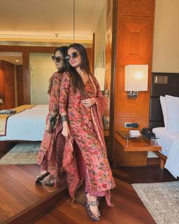 Anushka Sen feet photo thumbnail