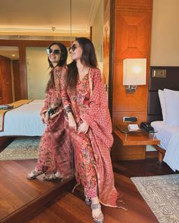 Anushka Sen feet photo thumbnail