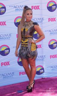 Demi Lovato feet photo thumbnail