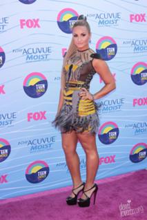 Demi Lovato feet photo thumbnail