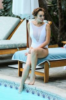 Lindsay Lohan feet photo thumbnail