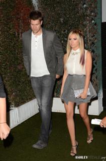 Ashley Tisdale feet photo thumbnail