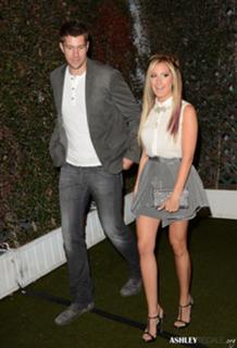 Ashley Tisdale feet photo thumbnail