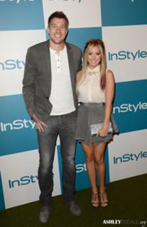 Ashley Tisdale feet photo thumbnail