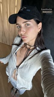 Zaira Nara feet photo thumbnail