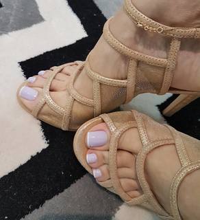 Cláudia Citroni feet photo thumbnail