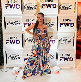 Joy Taylor feet photo thumbnail