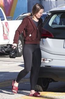 Kristen Bell feet photo thumbnail