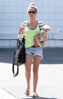 Ashley Tisdale feet photo thumbnail
