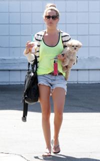Ashley Tisdale feet photo thumbnail