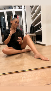 Tia Mowry feet photo thumbnail