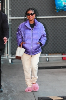 Halle Bailey feet photo thumbnail