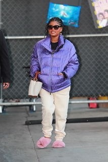 Halle Bailey feet photo thumbnail