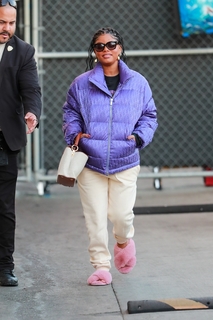 Halle Bailey feet photo thumbnail