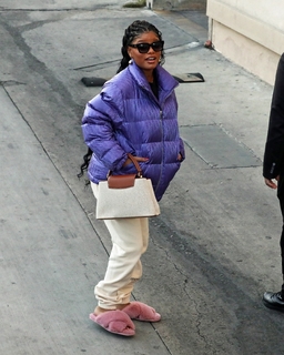 Halle Bailey feet photo thumbnail