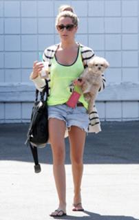 Ashley Tisdale feet photo thumbnail