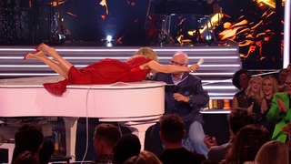 Kylie Minogue feet photo thumbnail