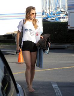 AnnaLynne McCord feet photo thumbnail