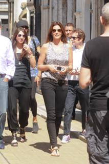 Cindy Crawford feet photo thumbnail