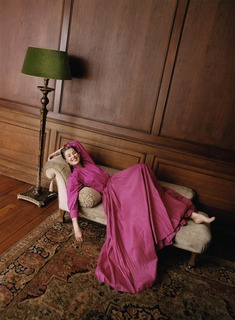 Rosamund Pike feet photo thumbnail