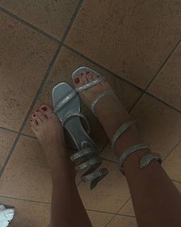 Ludovica Frasca feet photo thumbnail