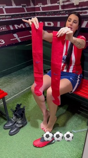 Valentina Vignali feet photo thumbnail