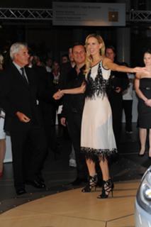 Karolina Kurkova feet photo thumbnail