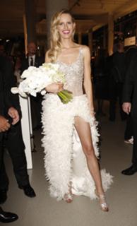 Karolina Kurkova feet photo thumbnail