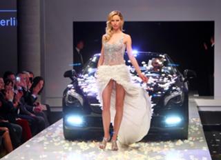 Karolina Kurkova feet photo thumbnail