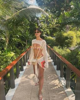 Taylor Hill feet photo thumbnail