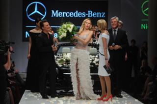 Karolina Kurkova feet photo thumbnail