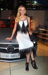 Karolina Kurkova feet photo thumbnail